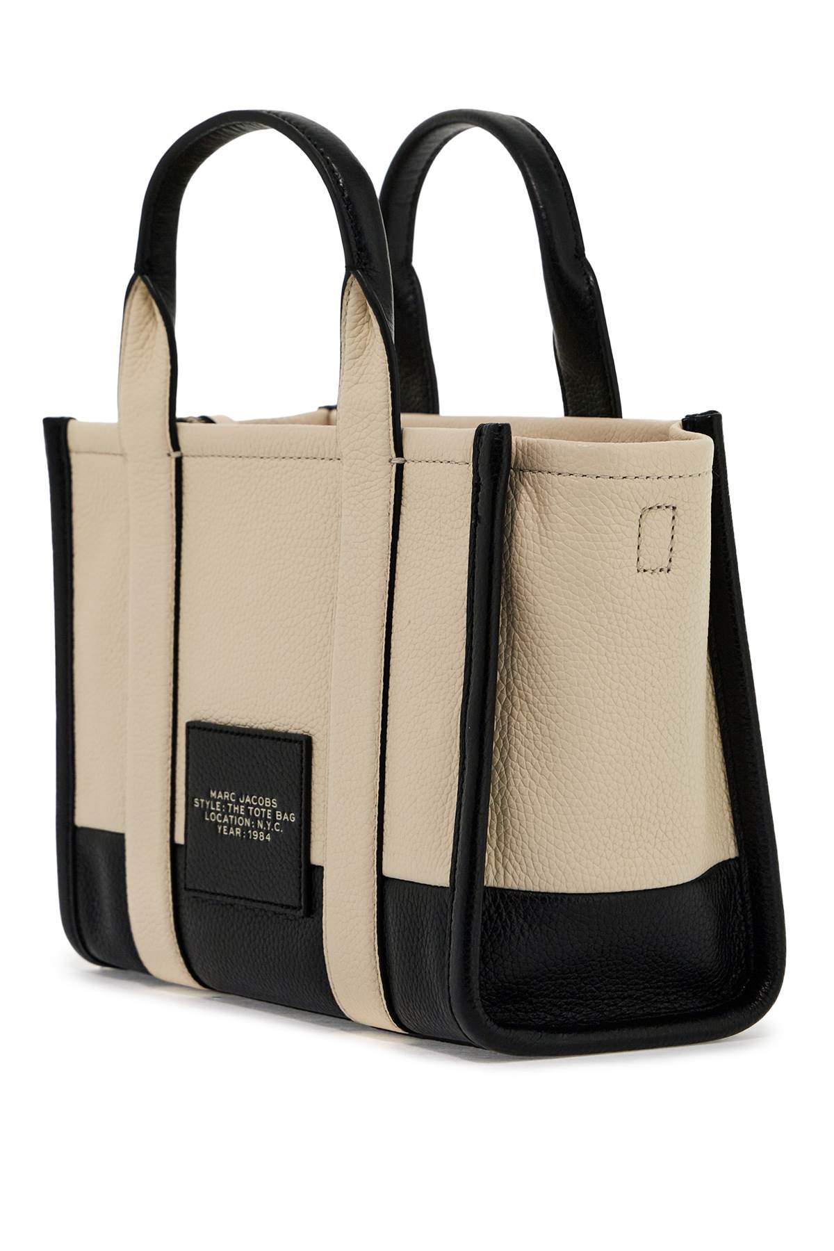 Front view with bag zipped and handles upright.